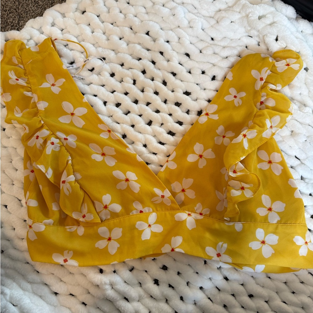 COPY - Bardot Floral V-Neck Yellow Cropped Tie Waist Ruffle Top Size 8 / Medium